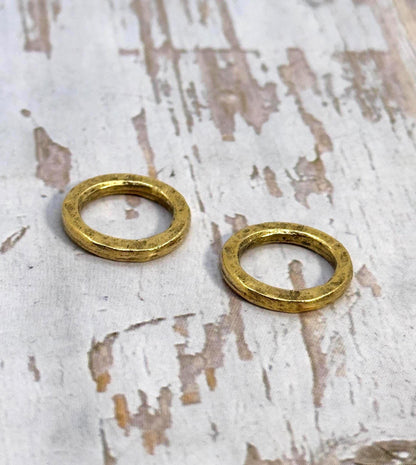 Anneaux de jonction martelés 15 mm, soudés (lot de 2), plaqué or 18 carats vieilli - AG019