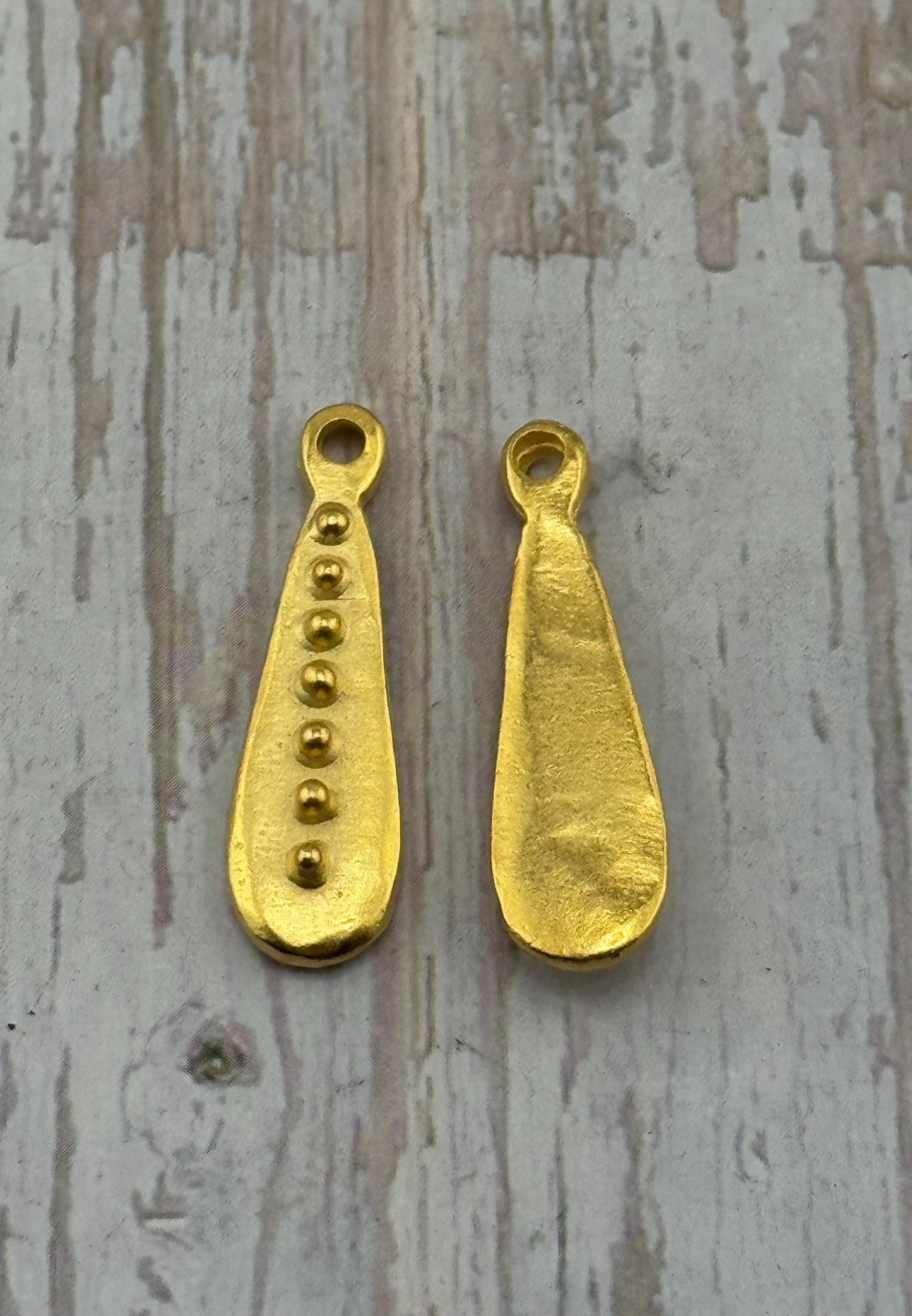 Pendentif goutte pointillé, plaqué or 18 carats satiné - ST308