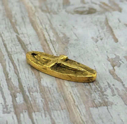 Breloque ovale en forme de croix en relief, plaquée or 18 carats vieilli - AG127