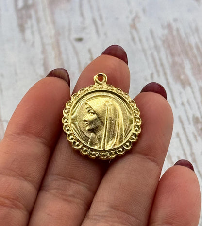 Médaille Vierge Marie Notre-Dame de Lourdes, Plaqué Or 18 carats Satiné - ST182