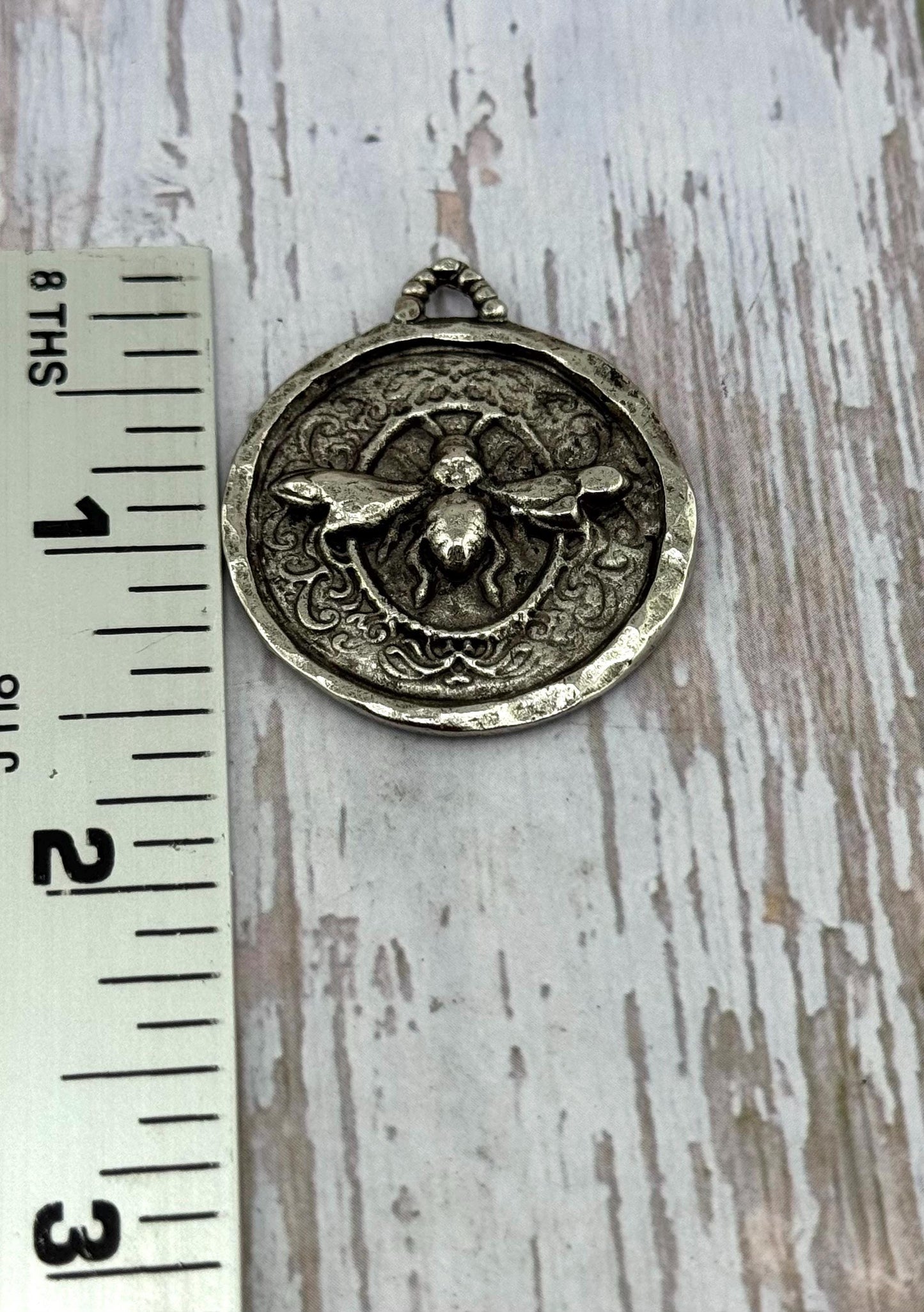 Pendentif Abeille Ronde, Étain vieilli - PT449