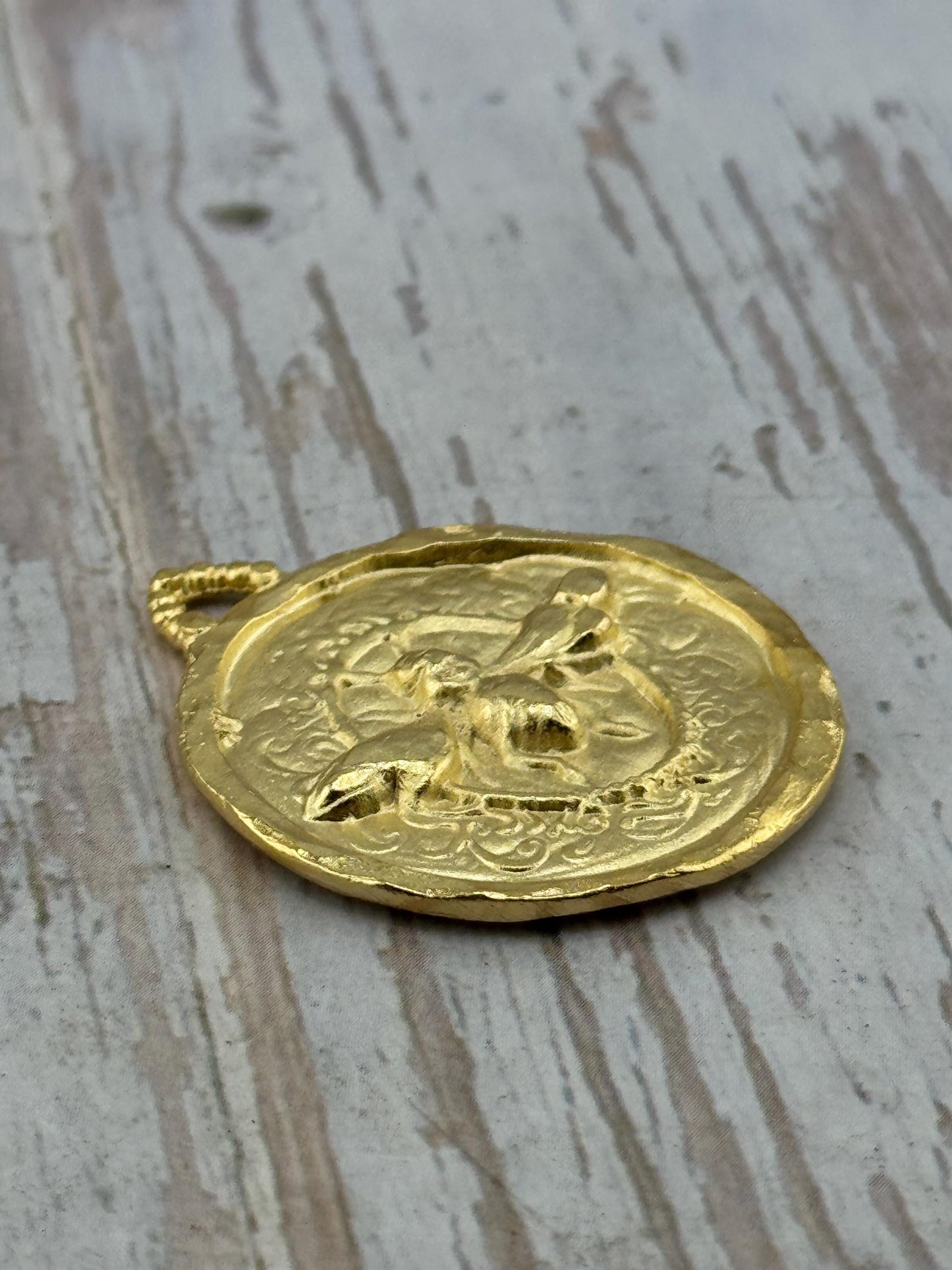 Round Hammered Bee Pendant, Satin 18k Gold Plated - ST269