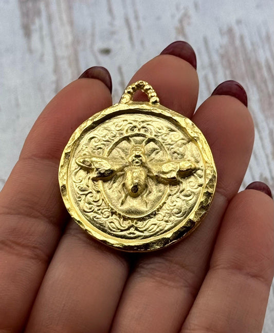 Round Hammered Bee Pendant, Satin 18k Gold Plated - ST269