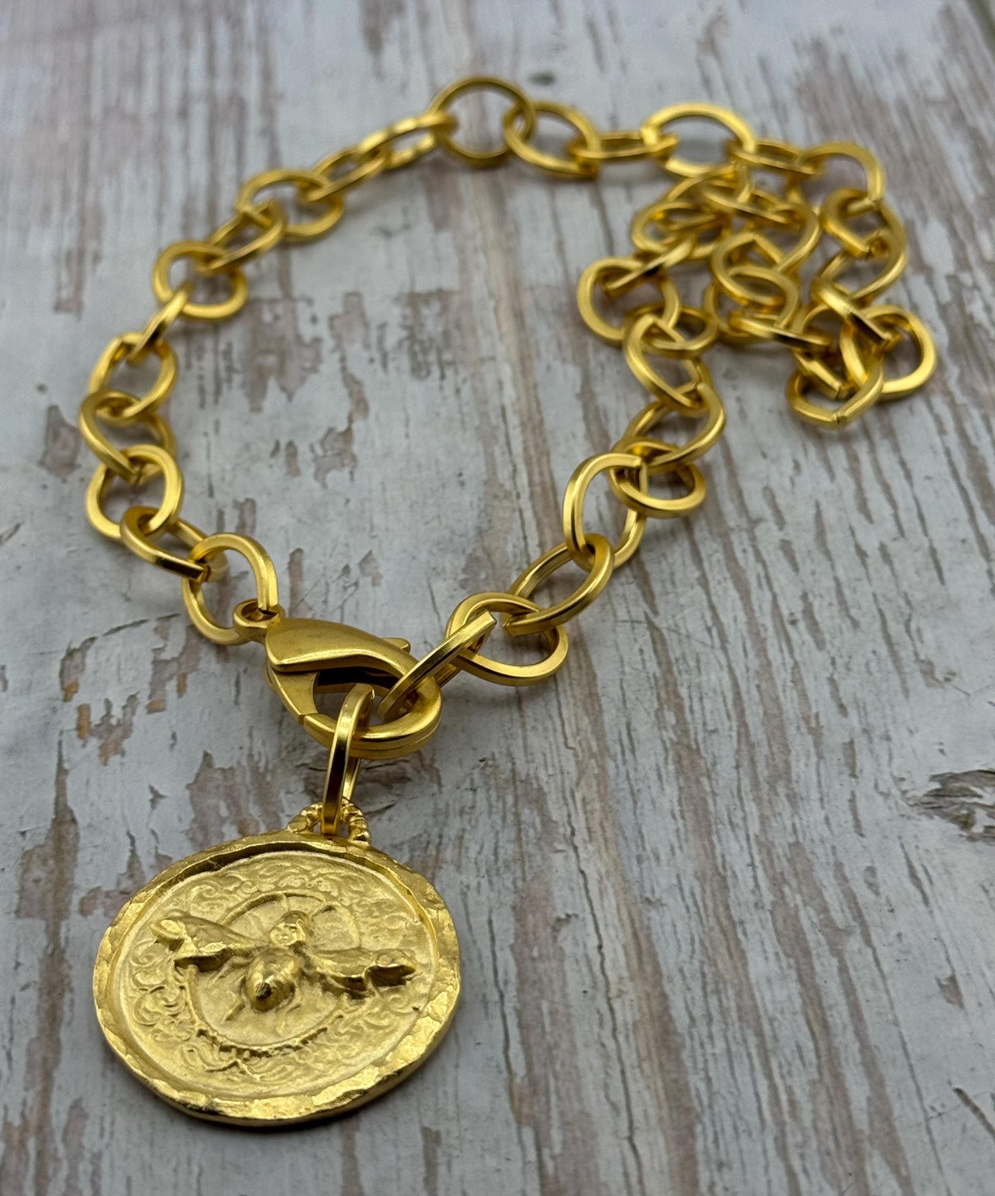 Round Hammered Bee Pendant, Satin 18k Gold Plated - ST269