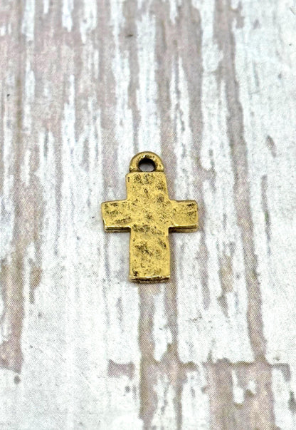 Mini breloque croix vieillie, plaquée or 18 carats antique - AG148
