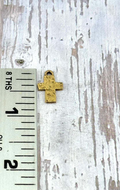 Mini breloque croix vieillie, plaquée or 18 carats antique - AG148