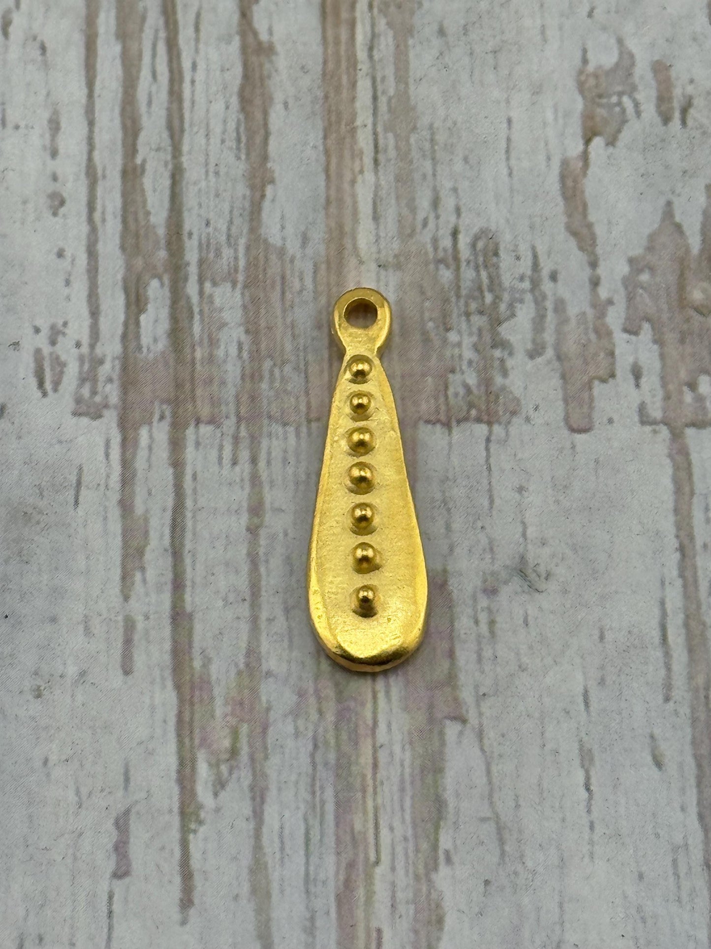 Pendentif goutte pointillé, plaqué or 18 carats satiné - ST308
