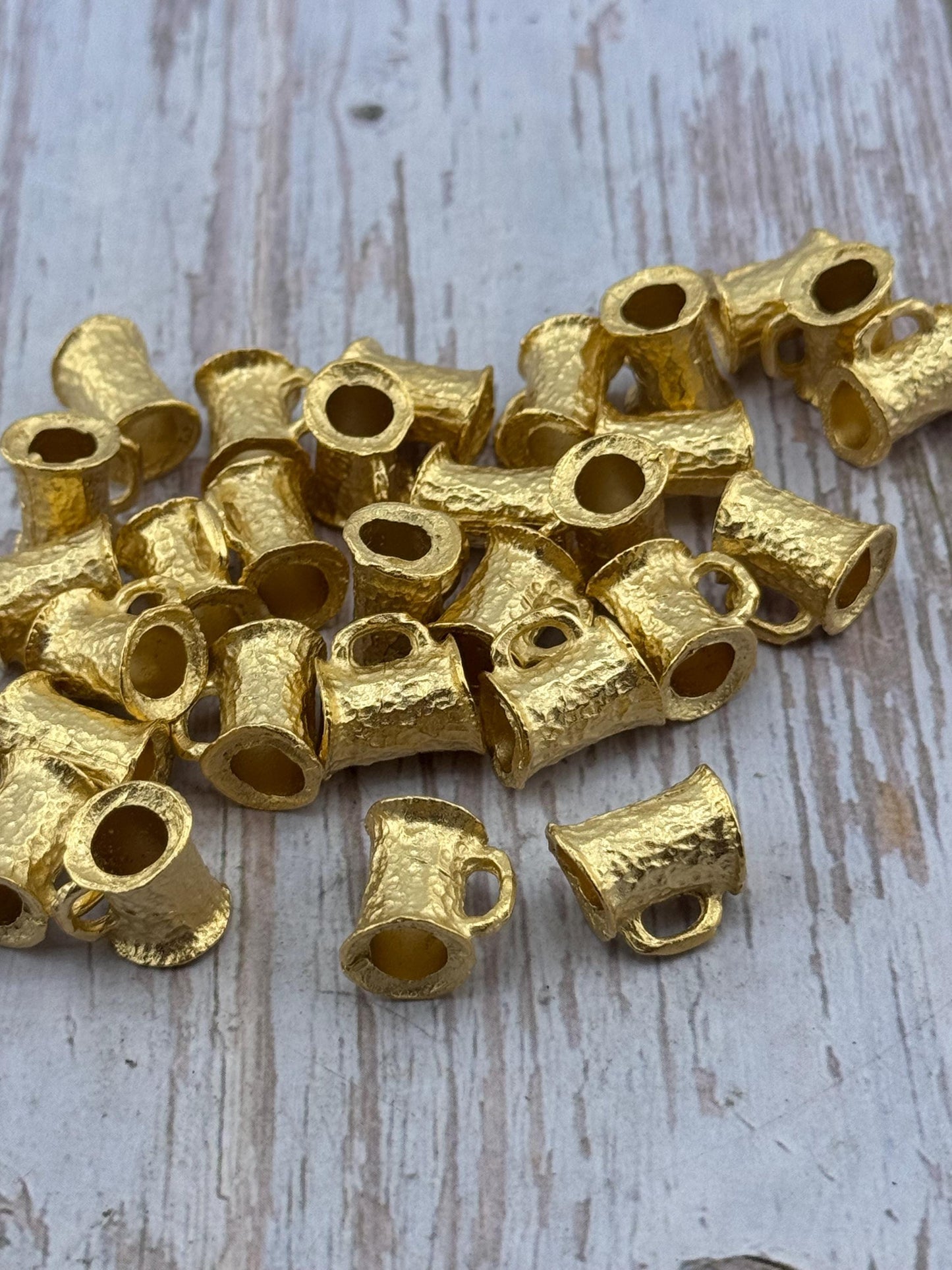 Bélière tube martelé, plaqué or 18 carats satiné - ST330