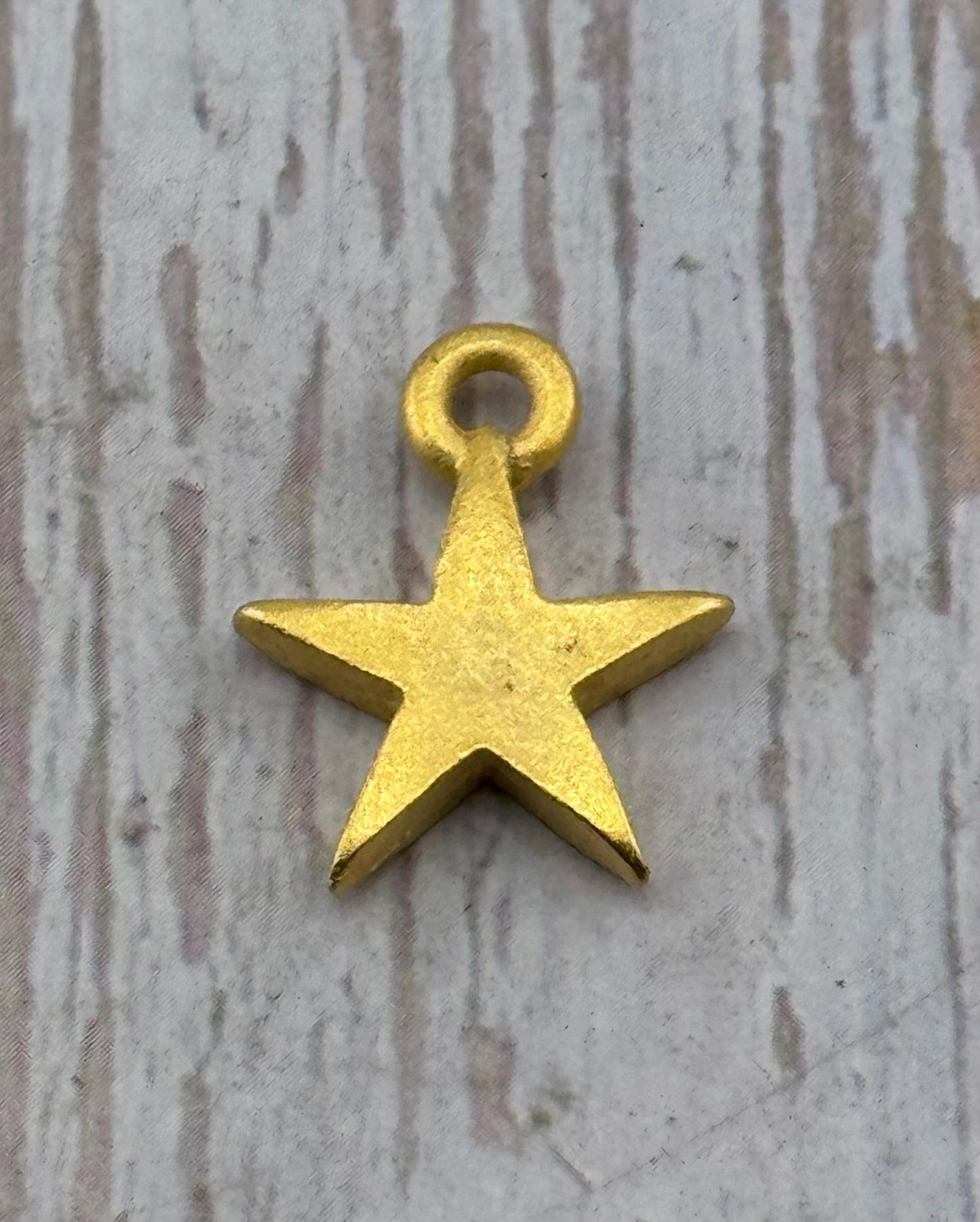 Small Star Charm, Satin 18k Gold Plated - ST670