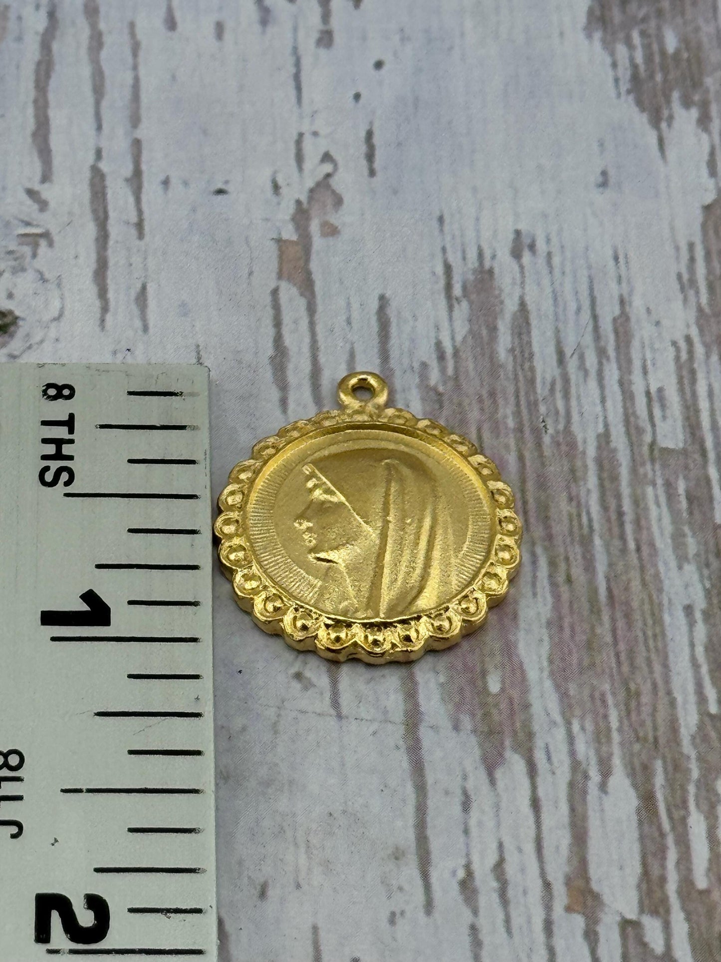Médaille Vierge Marie Notre-Dame de Lourdes, Plaqué Or 18 carats Satiné - ST182