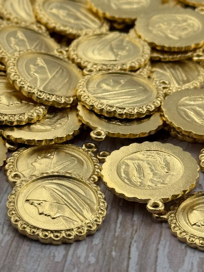 Médaille Vierge Marie Notre-Dame de Lourdes, Plaqué Or 18 carats Satiné - ST182