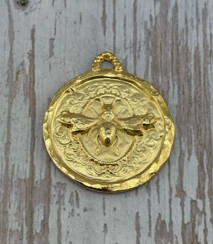 Round Hammered Bee Pendant, Satin 18k Gold Plated - ST269