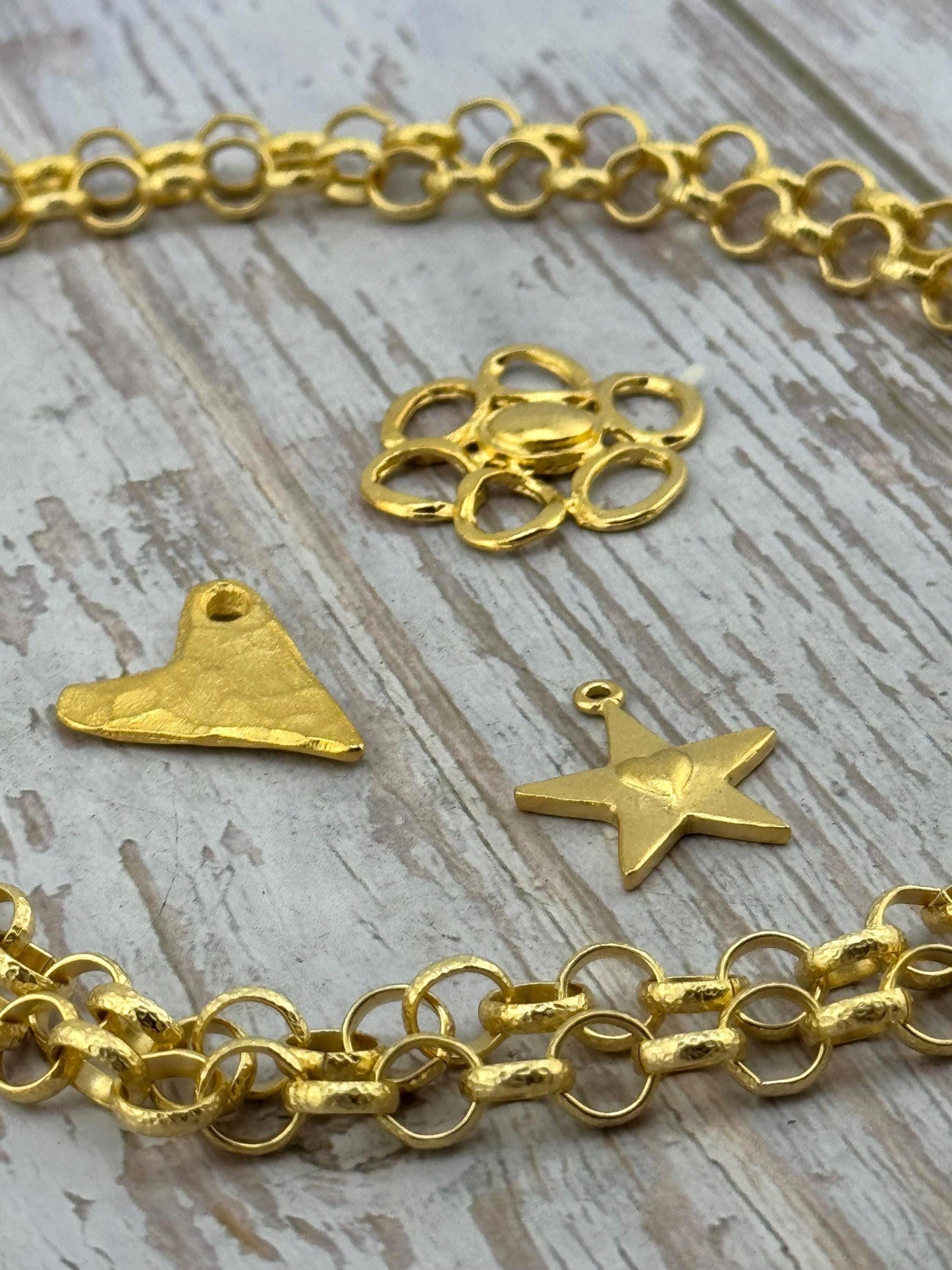 Chaîne Rolo ronde martelée, plaquée or 18 carats satiné - S067-CH