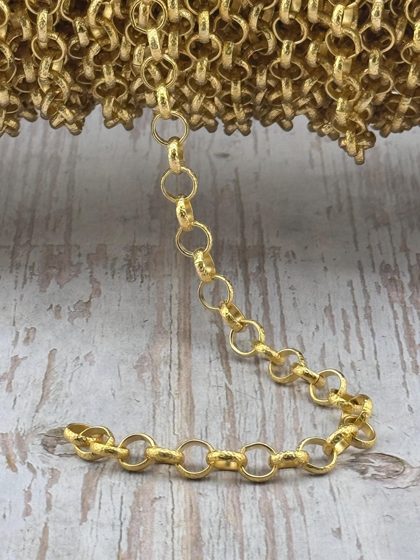 Chaîne Rolo ronde martelée, plaquée or 18 carats satiné - S067-CH