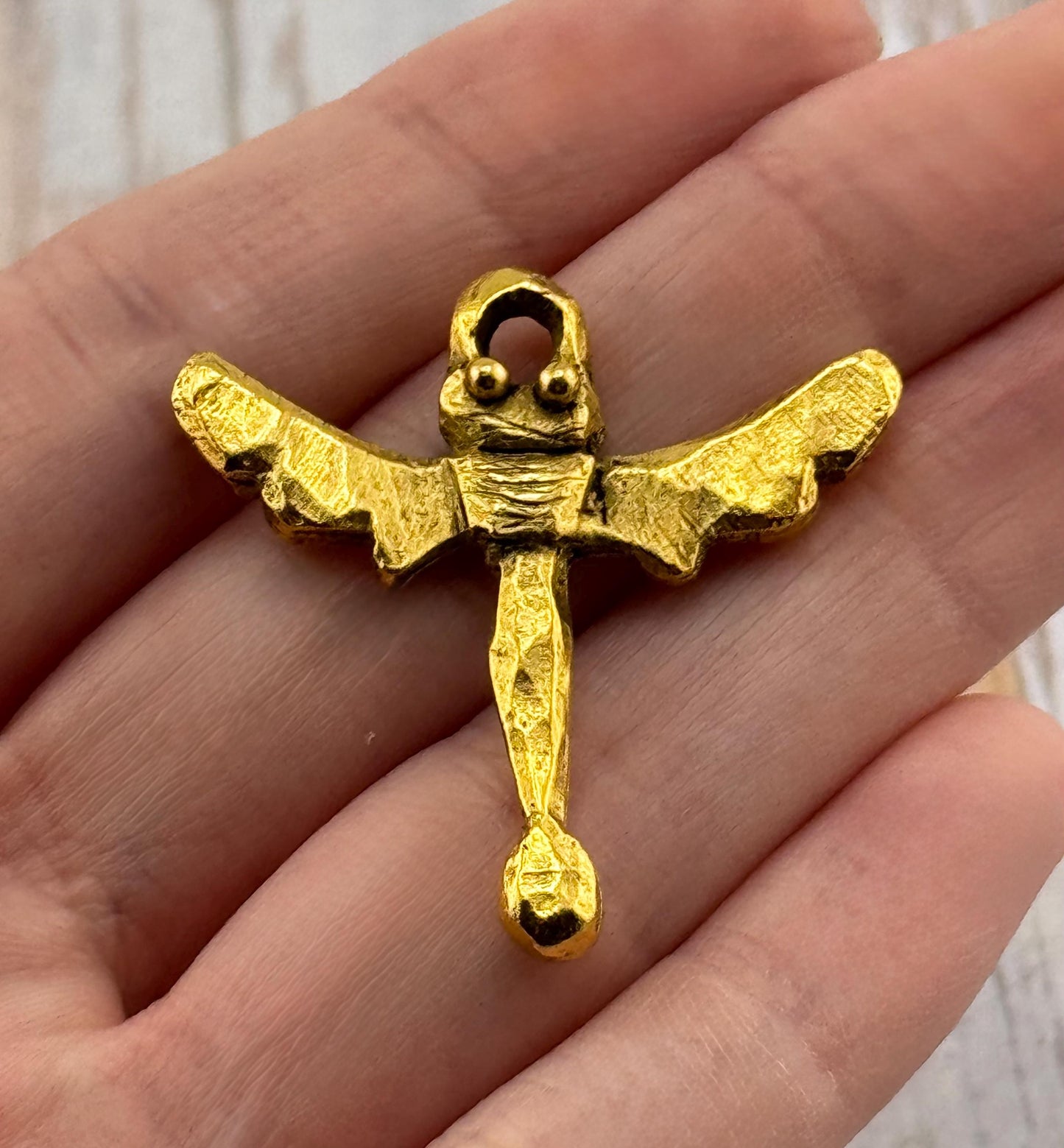 Breloque libellule rustique, plaqué or 18 carats vieilli - AG122-C