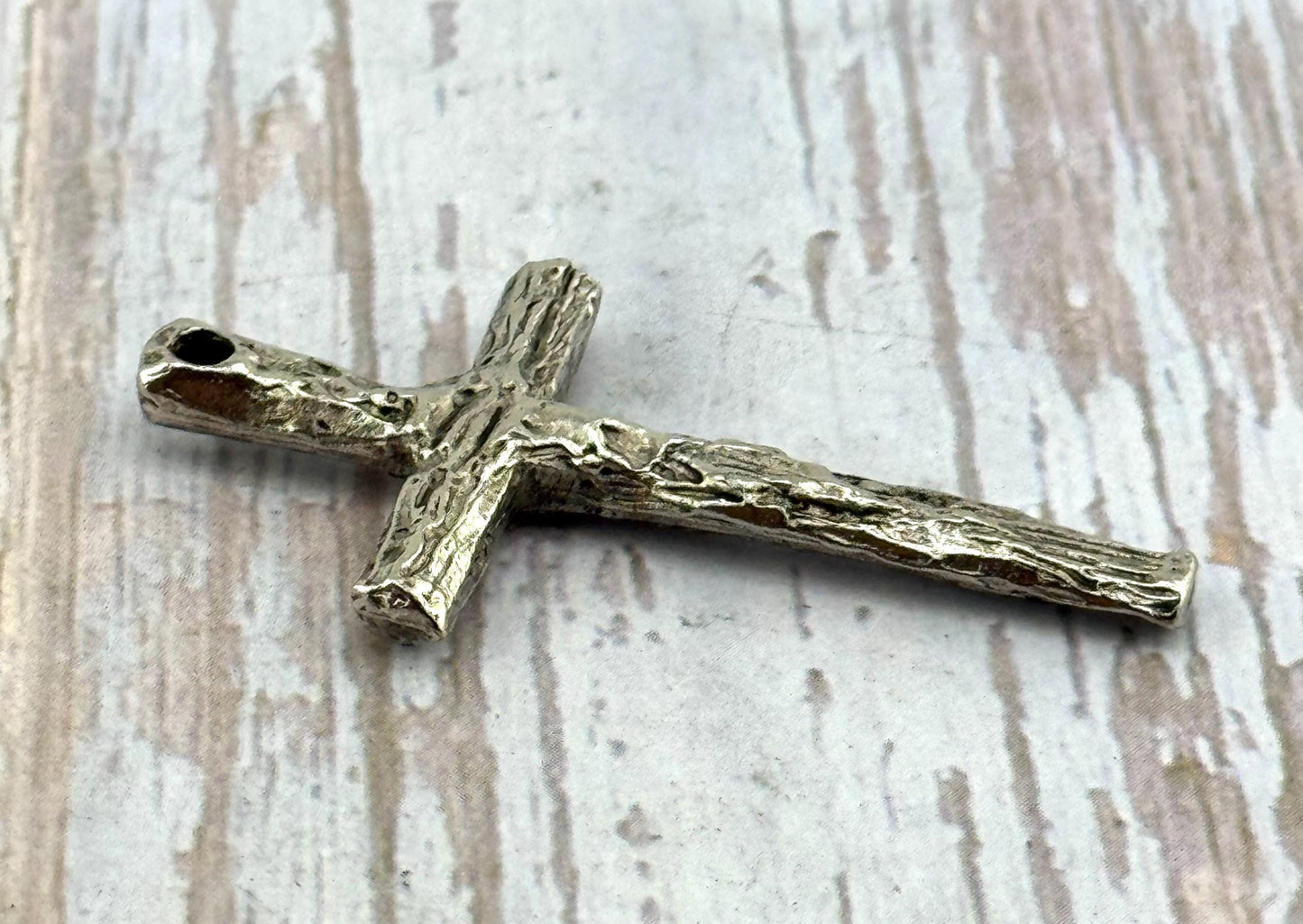 Grand pendentif croix rustique, étain vieilli - PT474