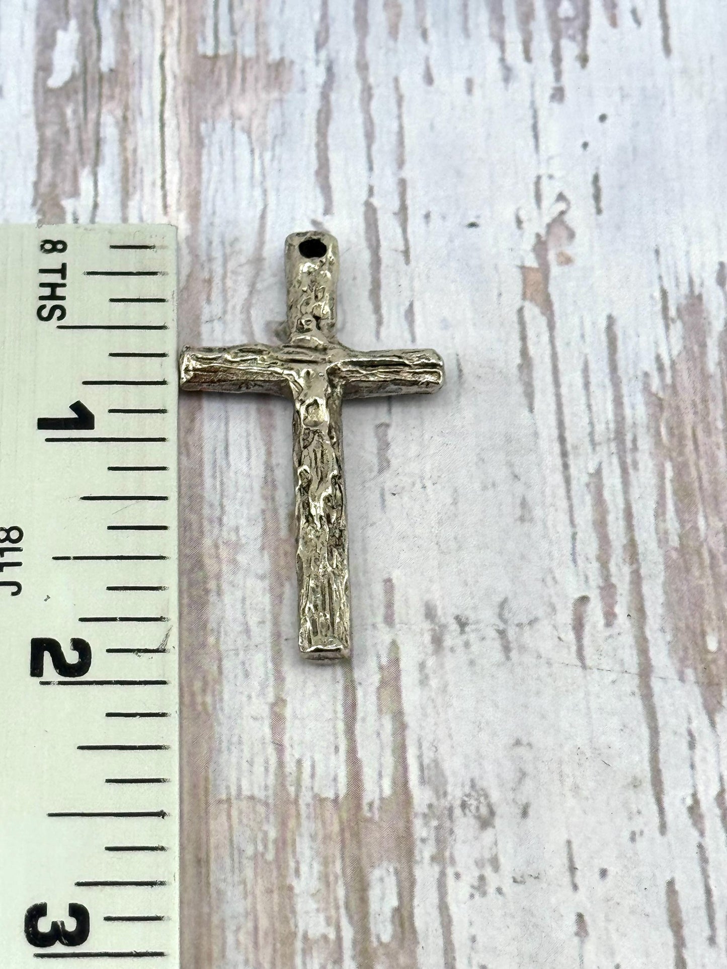 Grand pendentif croix rustique, étain vieilli - PT474