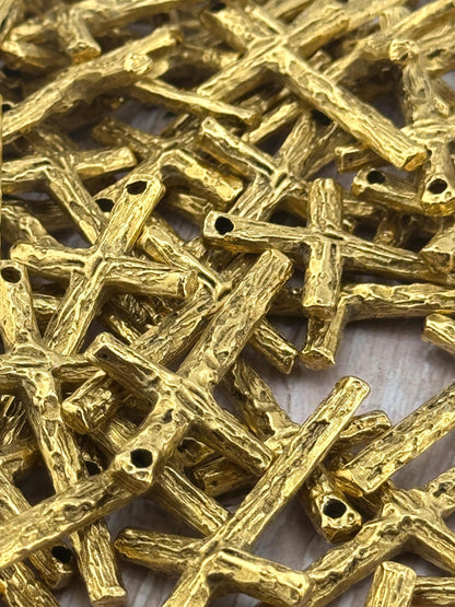 Grand pendentif croix rustique, plaqué or 18 carats vieilli - AG114
