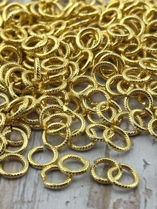 Anillos de salto texturizados de 7 mm (juego de 20), chapado en oro de 18k satinado - T025-JR
