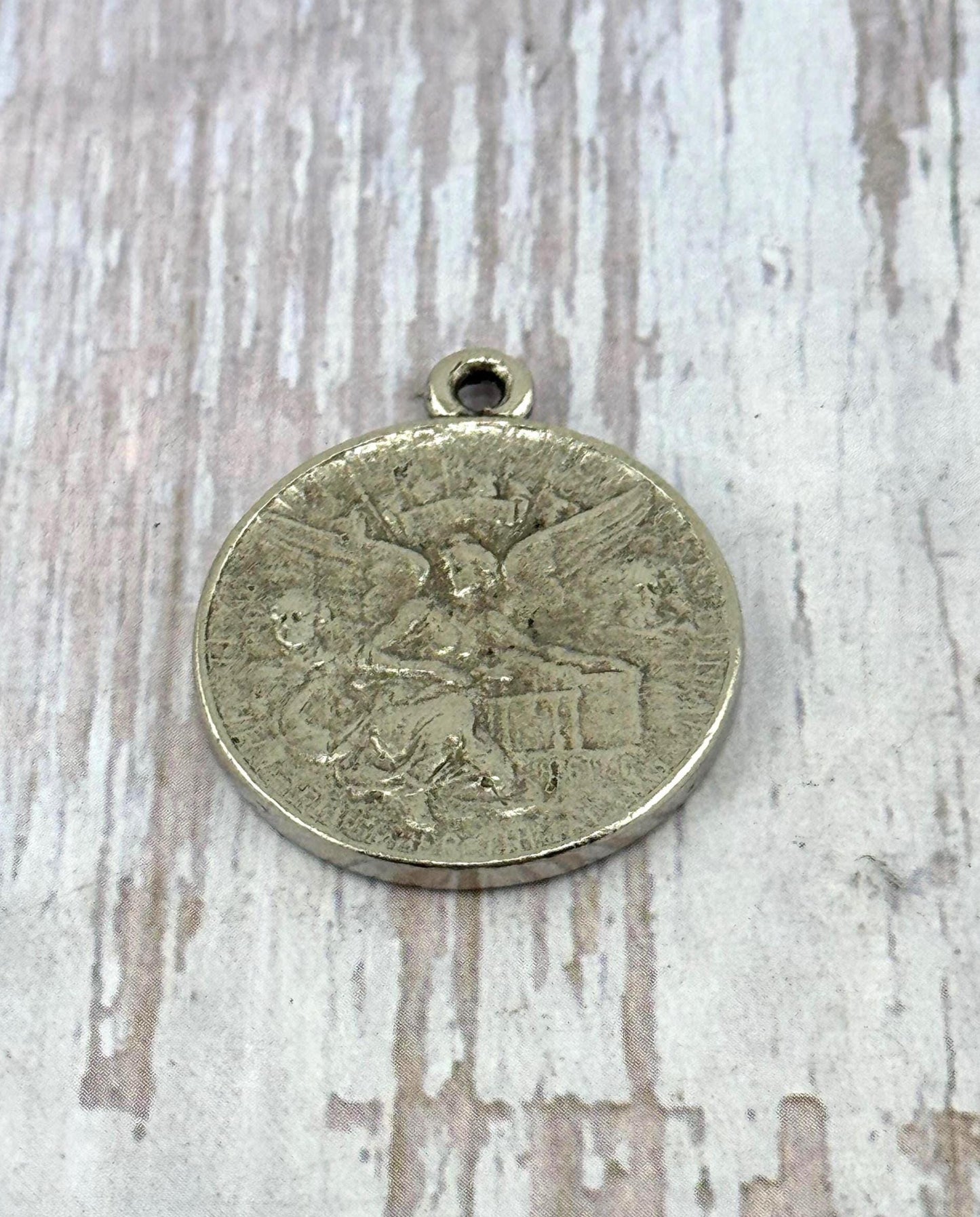 Colgante de Moneda Ángel y Águila (réplica), Peltre Envejecido - PT540