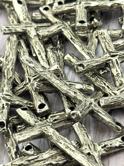 Grand pendentif croix rustique, étain vieilli - PT474
