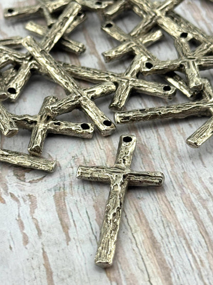 Grand pendentif croix rustique, étain vieilli - PT474
