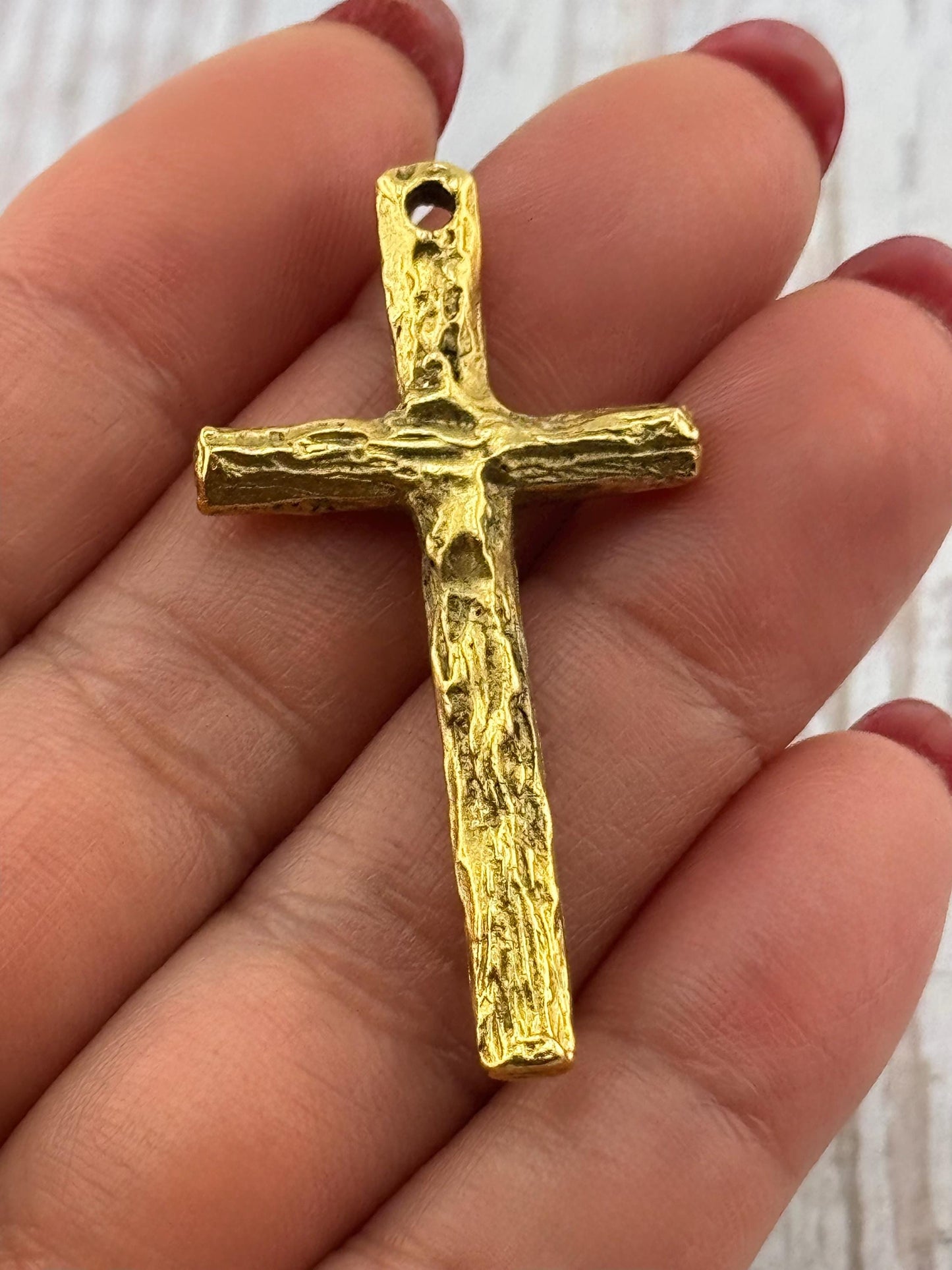 Grand pendentif croix rustique, plaqué or 18 carats vieilli - AG114