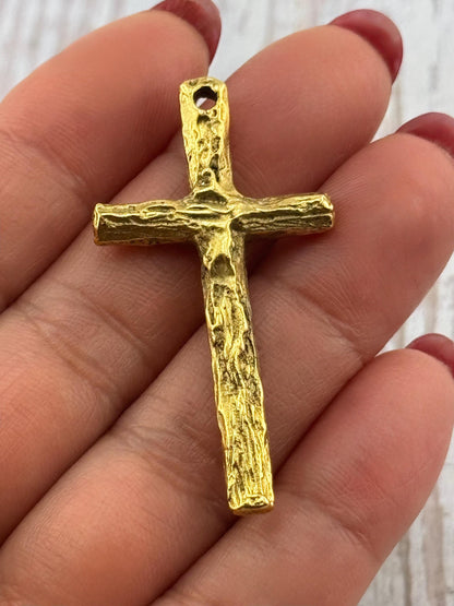 Grand pendentif croix rustique, plaqué or 18 carats vieilli - AG114