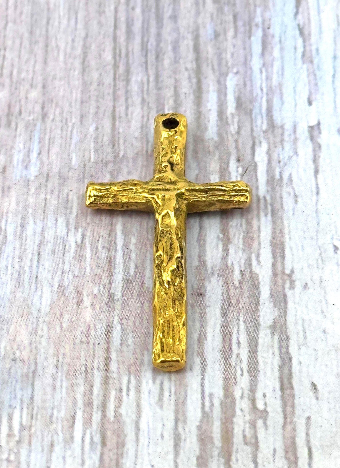 Grand pendentif croix rustique, plaqué or 18 carats vieilli - AG114