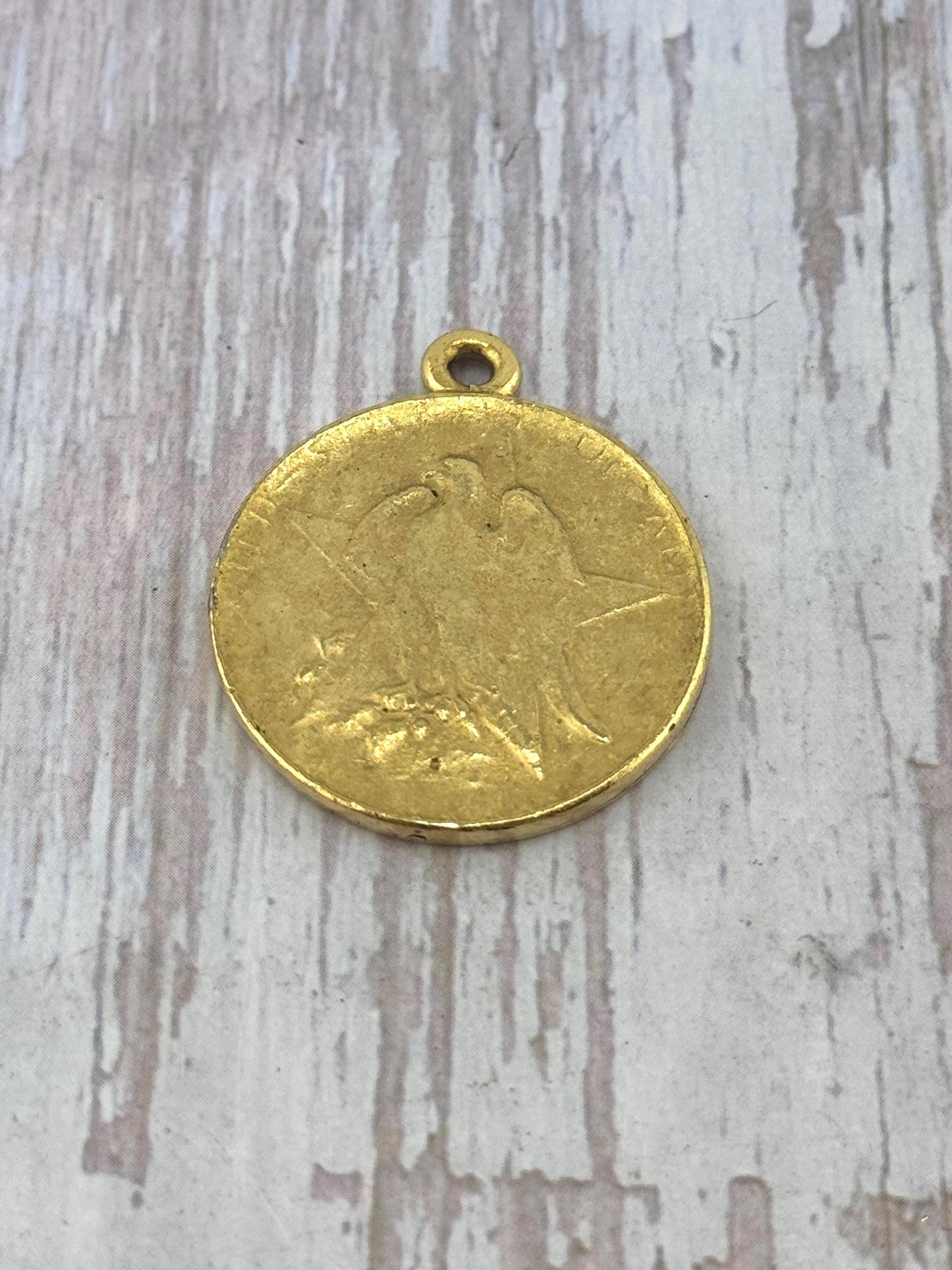 Colgante de Moneda Réplica de Ángel y Águila, Chapado en Oro de 18k Envejecido - AG180