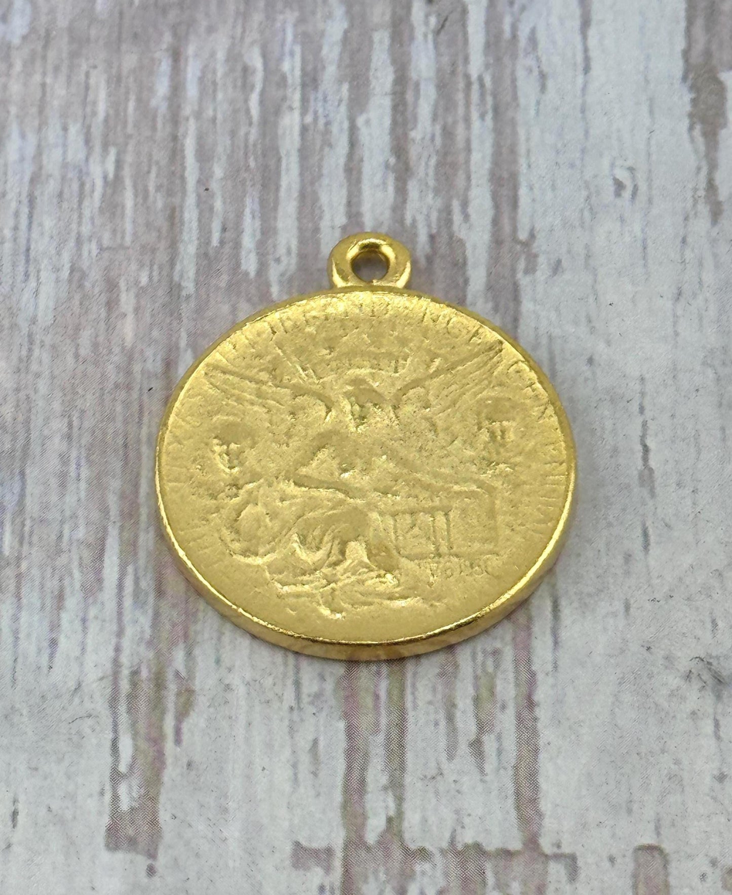 Colgante réplica de moneda de ángel y águila, chapado en oro de 18k satinado - ST360