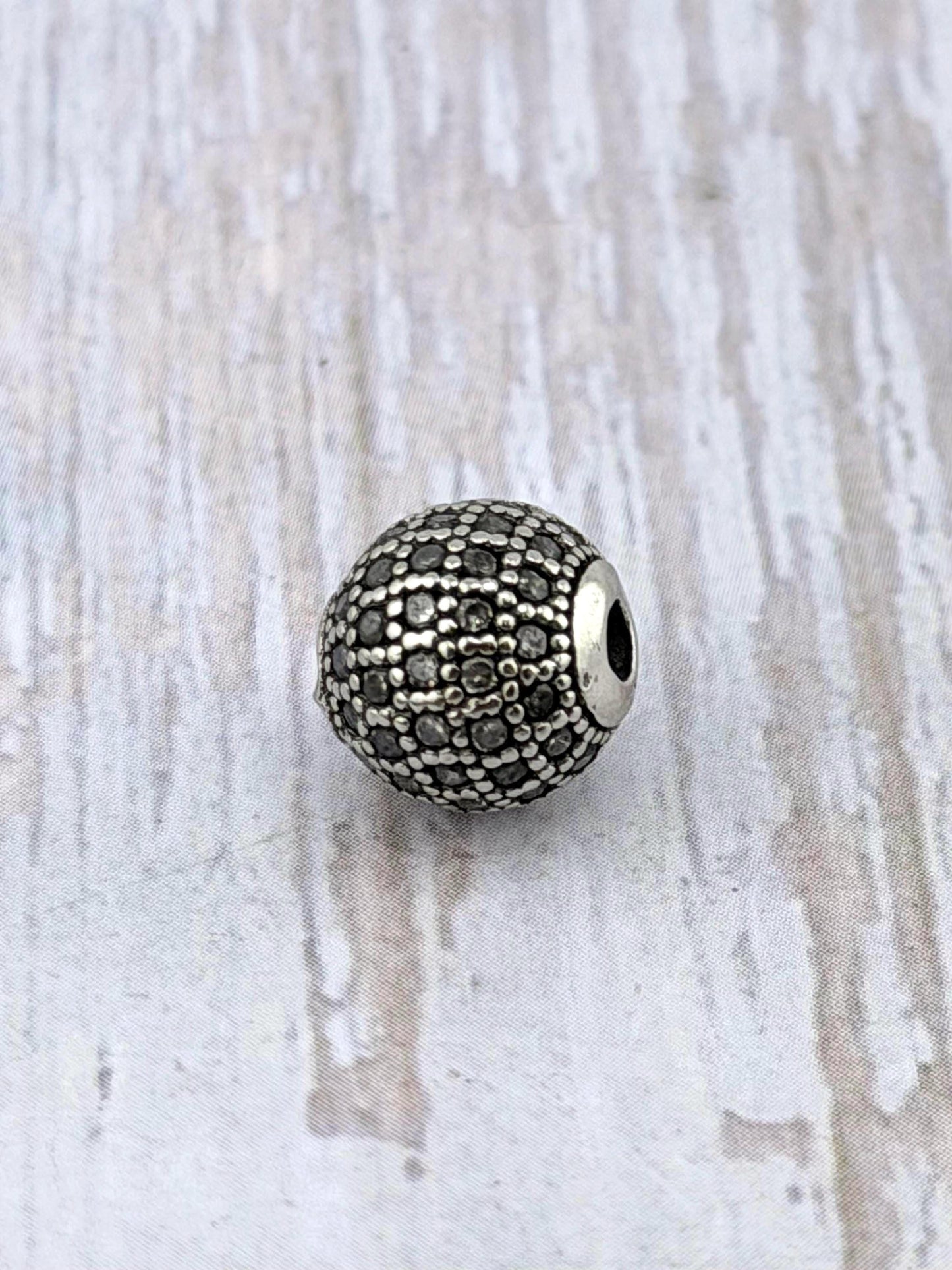 Perle ronde 10mm micro-pavée en oxyde de zirconium, plaqué étain vieilli - PT546
