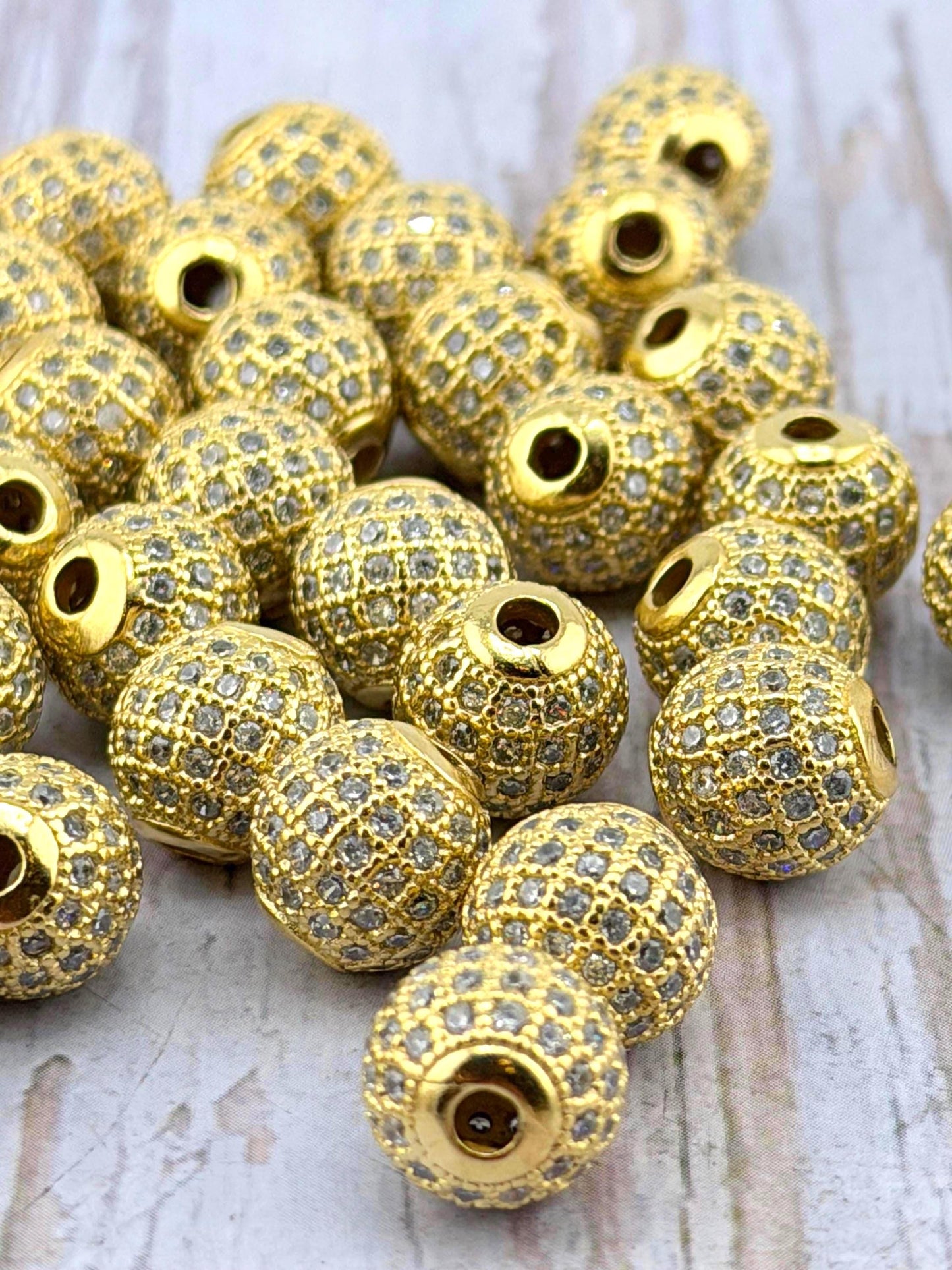 Perle micro-pavé 10mm en oxyde de zirconium, plaqué or 18k satiné - ST545