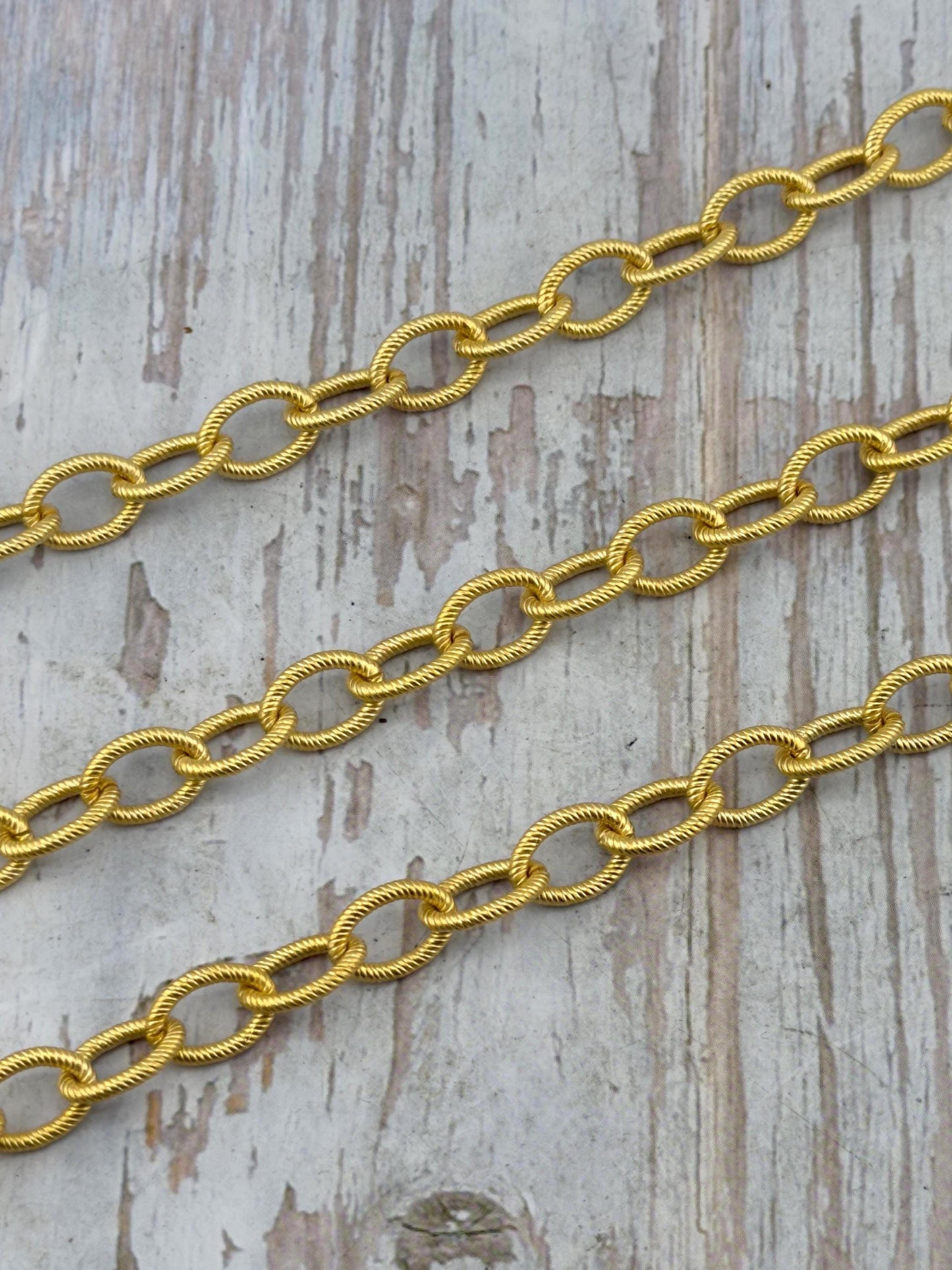 Grande chaîne ovale gravée, plaqué or 18 carats satiné - S062-CH