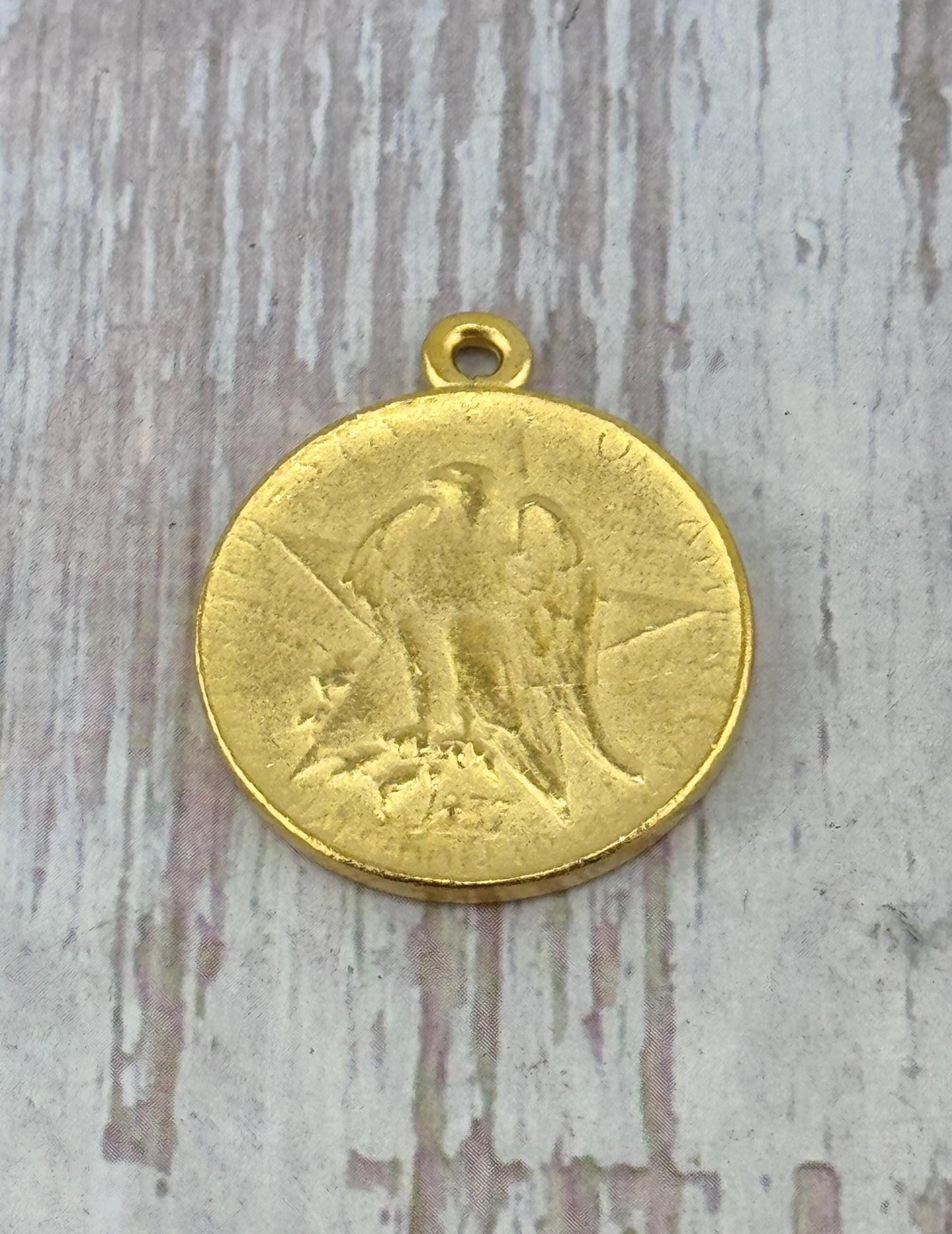 Colgante réplica de moneda de ángel y águila, chapado en oro de 18k satinado - ST360