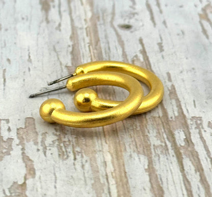 Pendientes de media luna, chapados en oro de 18k satinado - ST560