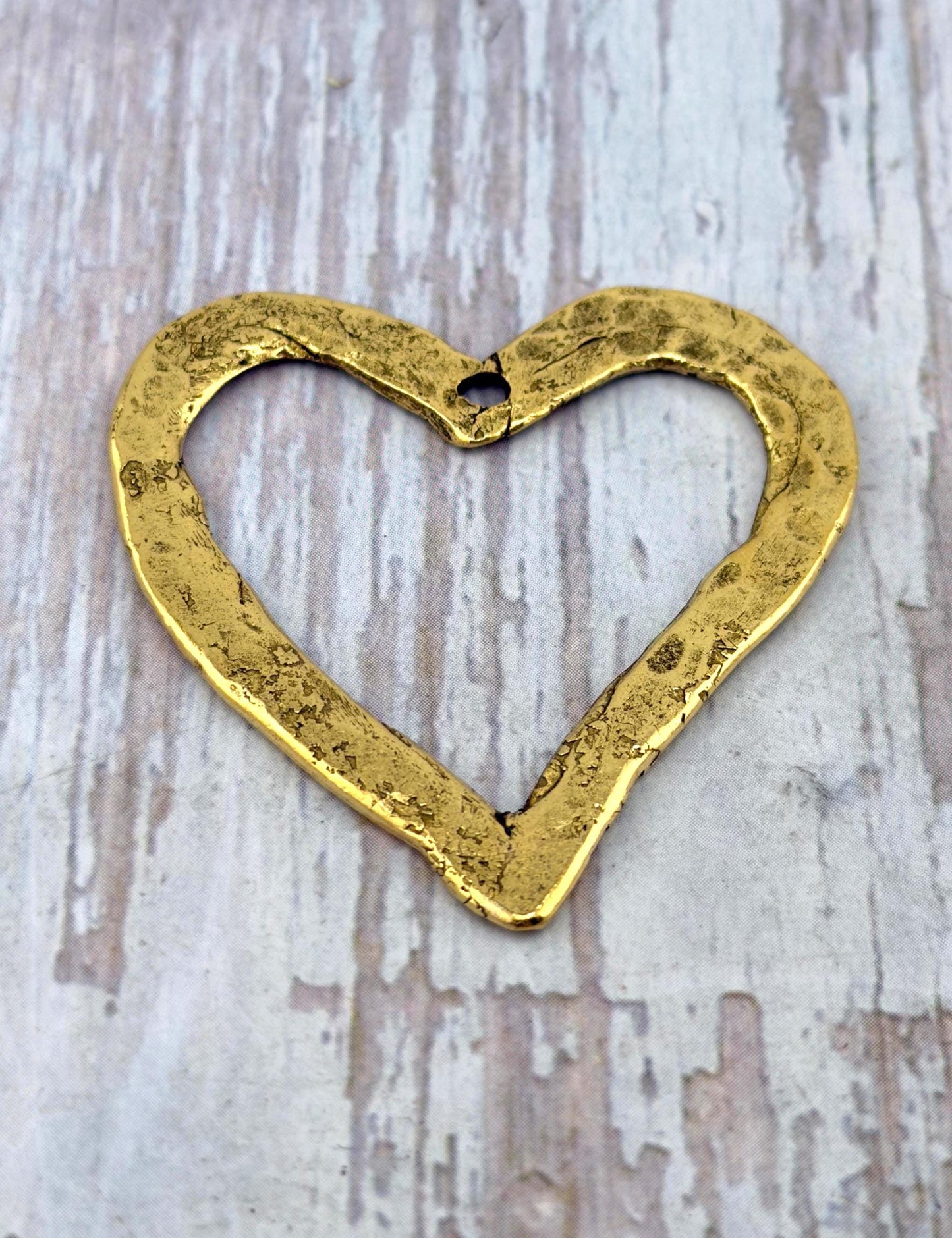 Pendentif Cœur Ouvert Martelé, Plaqué Or 18 Carats Vieilli - AG050