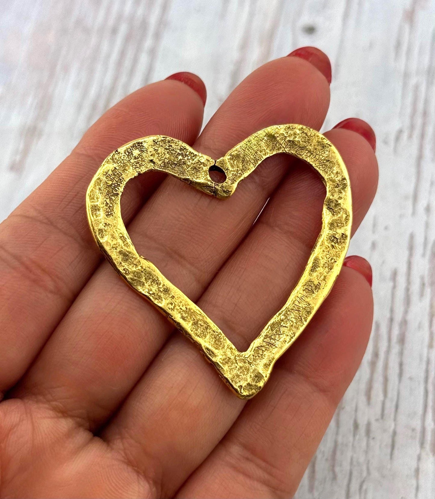 Pendentif Cœur Ouvert Martelé, Plaqué Or 18 Carats Vieilli - AG050