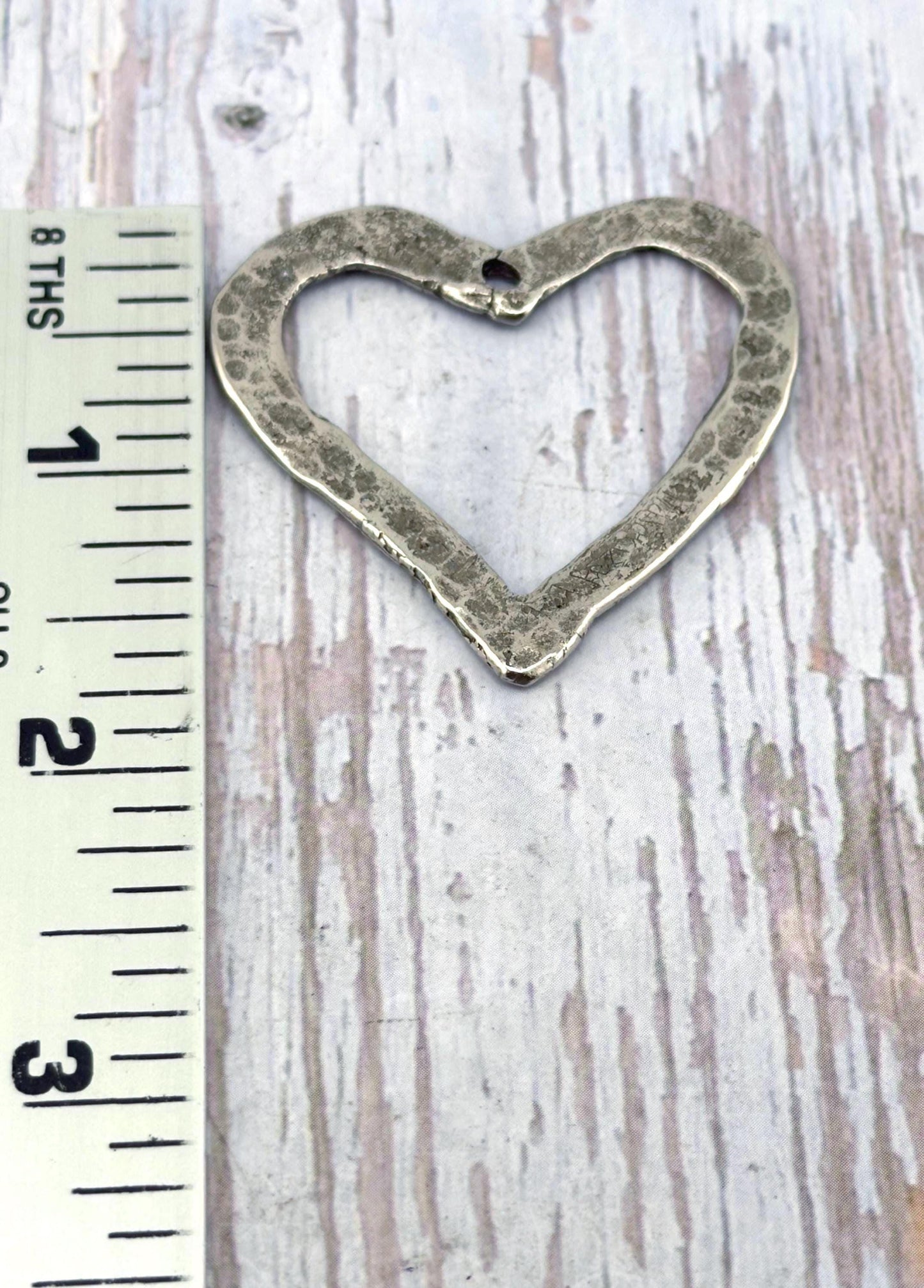 Pendentif Cœur Ouvert Martelé, Étain Vieilli - PT410