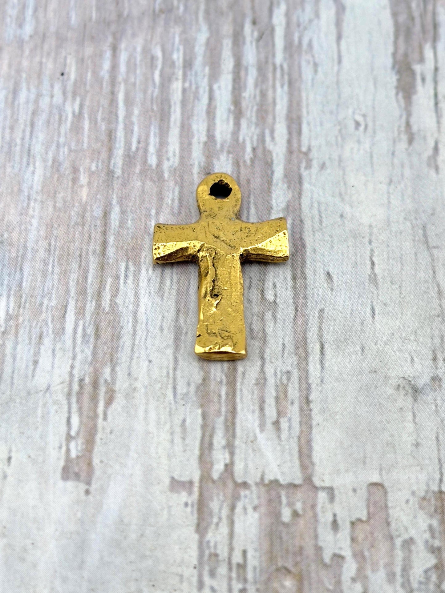 Pendentif croix rustique, plaqué or 18 carats vieilli - AG132