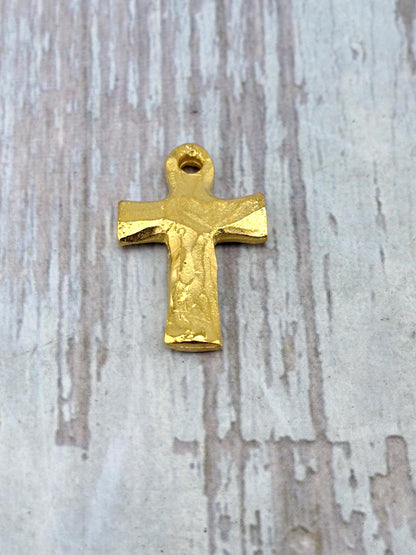 Colgante Cruz Rústica, Baño en Oro de 18k Satinado - ST312