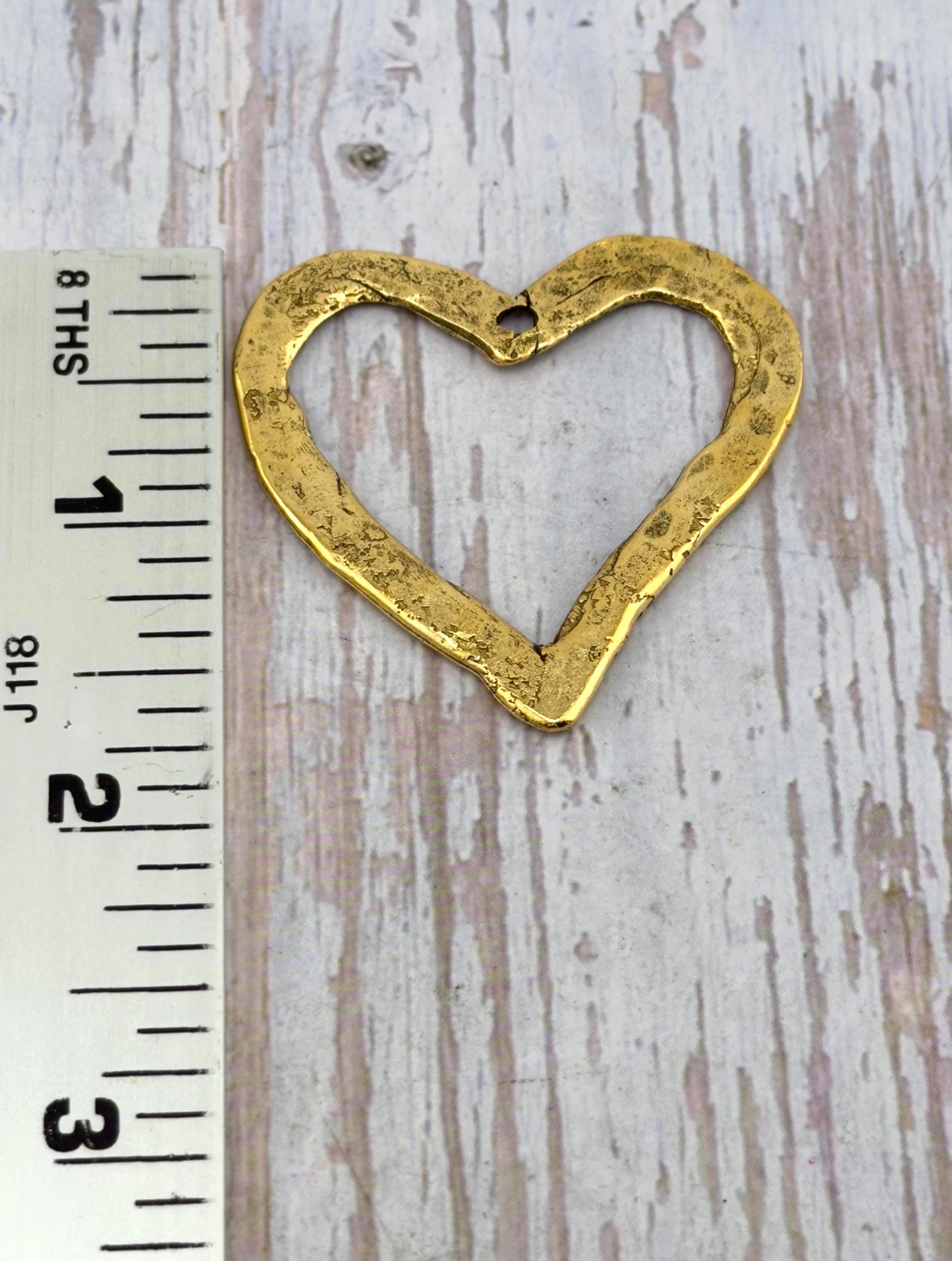 Pendentif Cœur Ouvert Martelé, Plaqué Or 18 Carats Vieilli - AG050