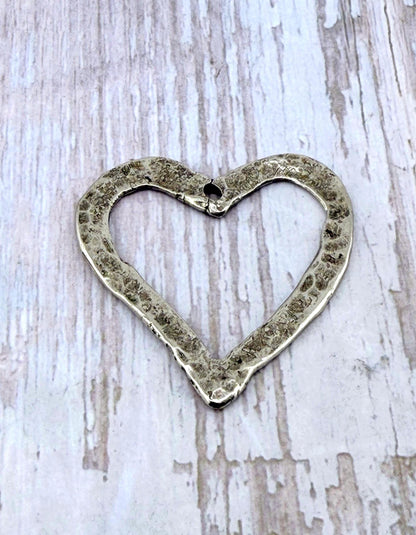 Pendentif Cœur Ouvert Martelé, Étain Vieilli - PT410