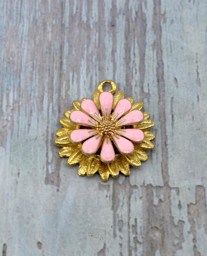 Breloque fleur 3D émaillée rose pastel, plaqué or 18 carats satiné - ST578