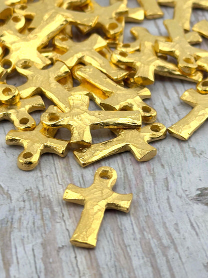 Colgante Cruz Rústica, Baño en Oro de 18k Satinado - ST312