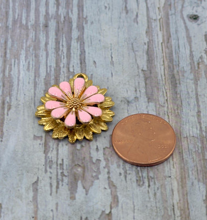 Breloque fleur 3D émaillée rose pastel, plaqué or 18 carats satiné - ST578