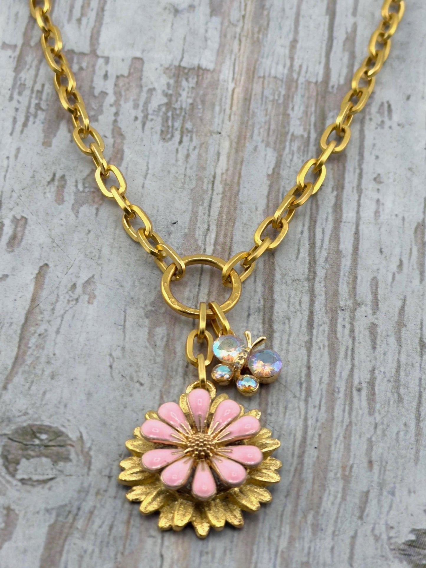 Breloque fleur 3D émaillée rose pastel, plaqué or 18 carats satiné - ST578