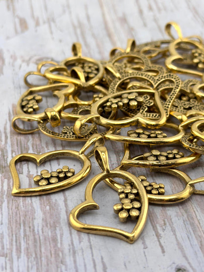Pendentif Cœur ouvert avec fleurs, plaqué or 18 carats vieilli - AG643