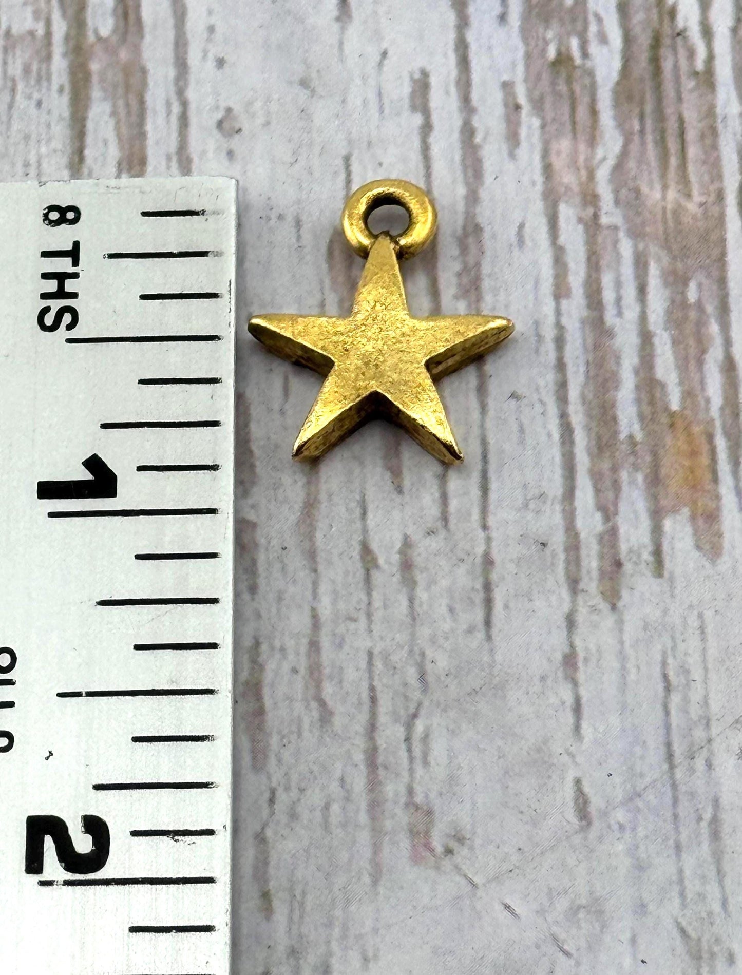 Amuleto de estrella pequeña, baño de oro de 18 quilates envejecido - AG669