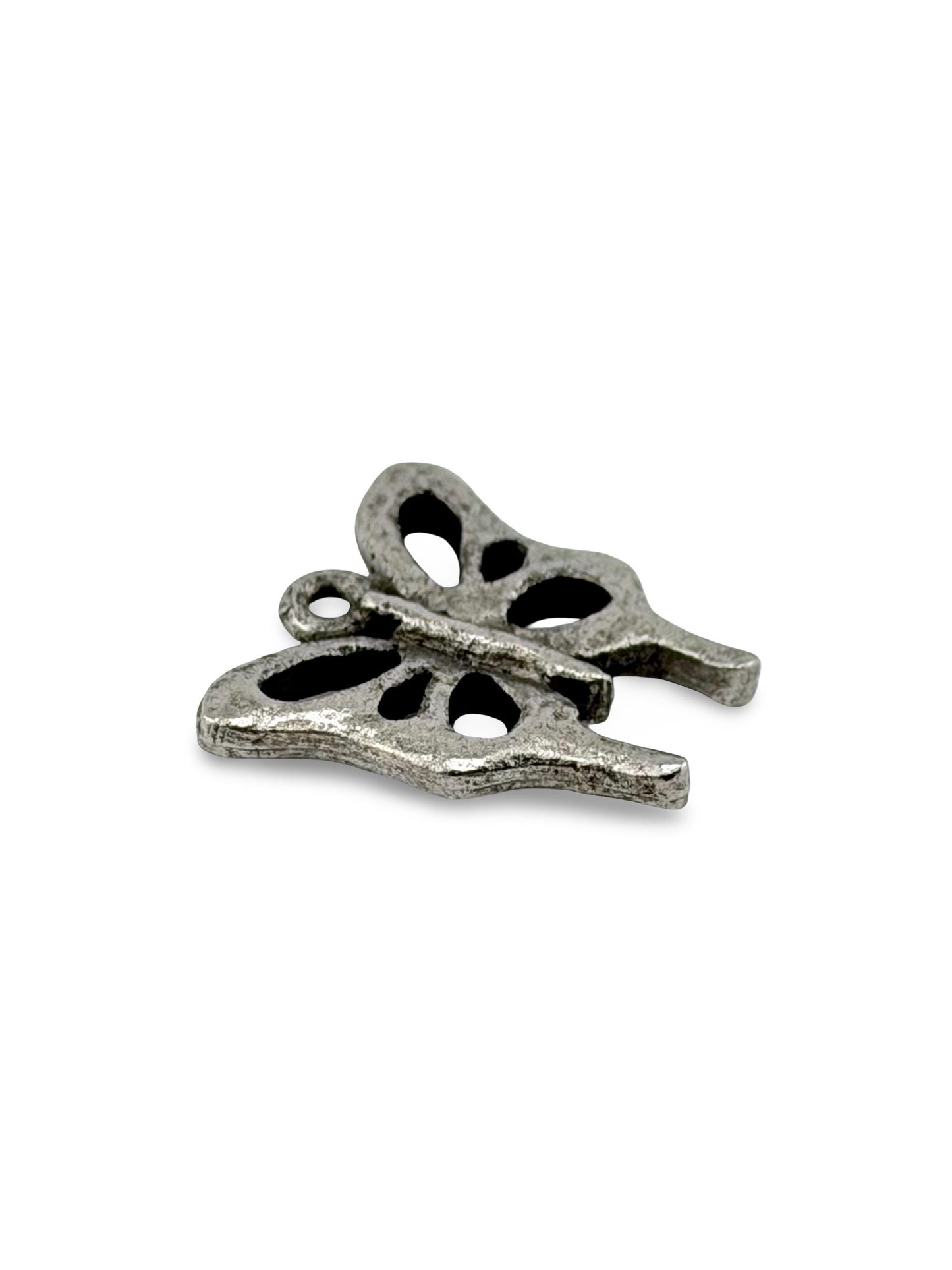Petit charm papillon artisanal, étain vieilli - PT674